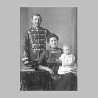 022-0419 Karl Dautert mit Ehefrau Helene und Tochter Grete (verheiratete Heymuth).jpg